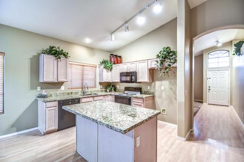 1688 E Palomino Dr, Gilbert, AZ 85296 photo 4