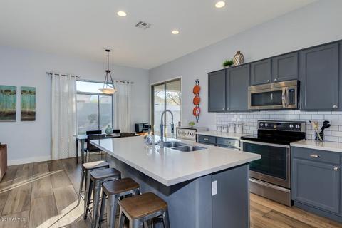 2227 E Branham Ln E, Phoenix, AZ 85042 photo 1