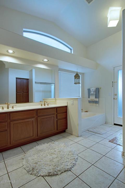 4422 E Lone Cactus Dr, Phoenix, AZ 85050 photo 10
