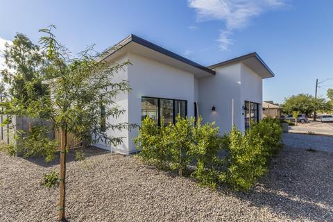 1441 E Clarendon Ave, Phoenix, AZ 85014 photo 2