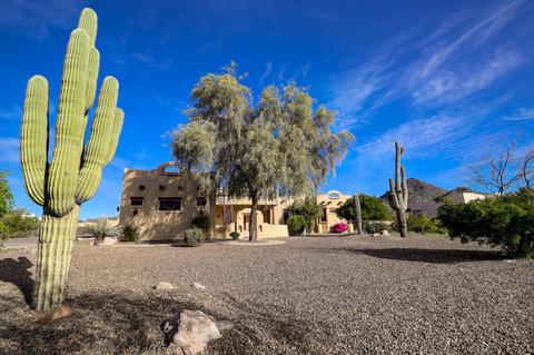 726 W Briles Rd, Phoenix, AZ 85085 photo 2