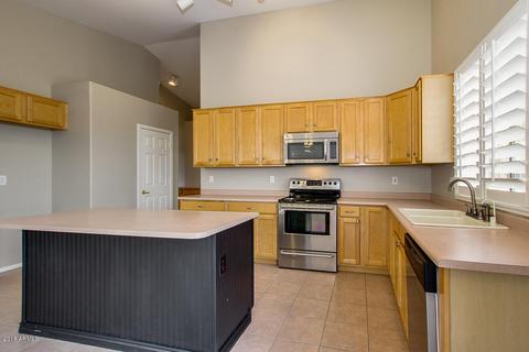 785 S Peppertree Dr, Gilbert, AZ 85296 photo 2