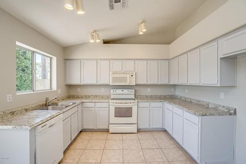 2215 E Sherri Dr, Gilbert, AZ 85296 photo 2