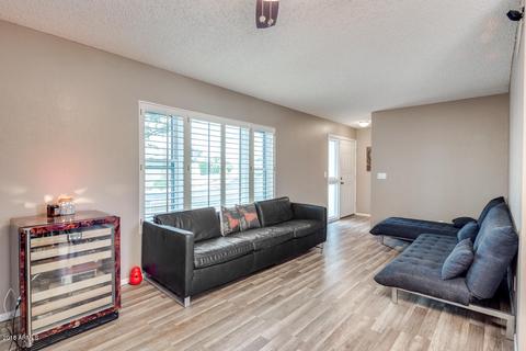 845 E Michelle Dr, Phoenix, AZ 85022 photo 5