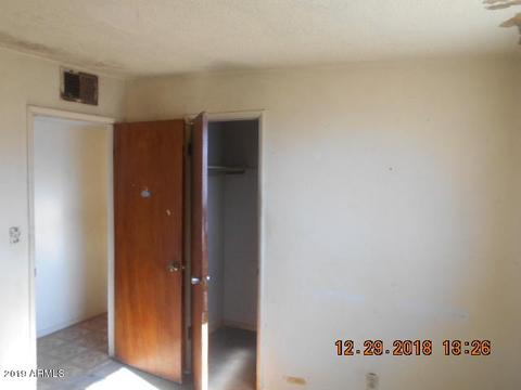 1847 E Pleasant Ln, Phoenix, AZ 85042 photo 9