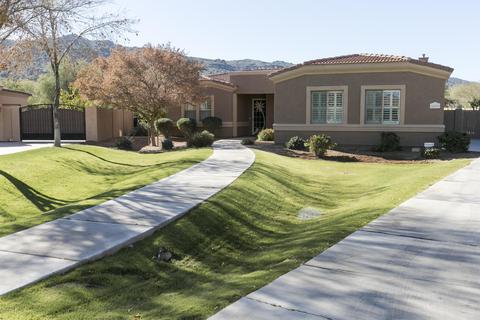 2803 E Desert Ln, Phoenix, AZ 85042 photo 1