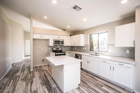 802 E Potter Dr, Phoenix, AZ 85024 photo 1