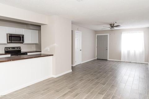 6736 W Hazelwood St, Phoenix, AZ 85033