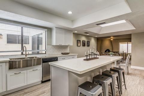 609 E Myrtle Ave, Phoenix, AZ 85020 photo 2