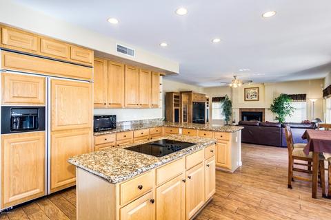 3219 E Desert Flower Ln, Phoenix, AZ 85044 photo 9