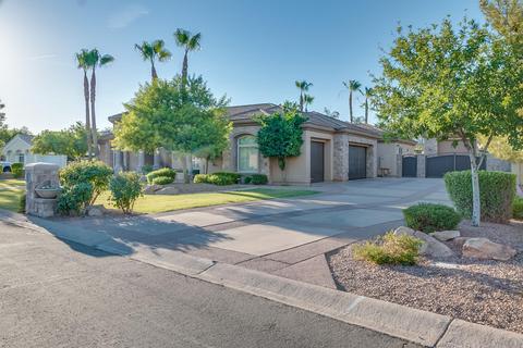 2962 E Robin Ln, Gilbert, AZ 85296 photo 3