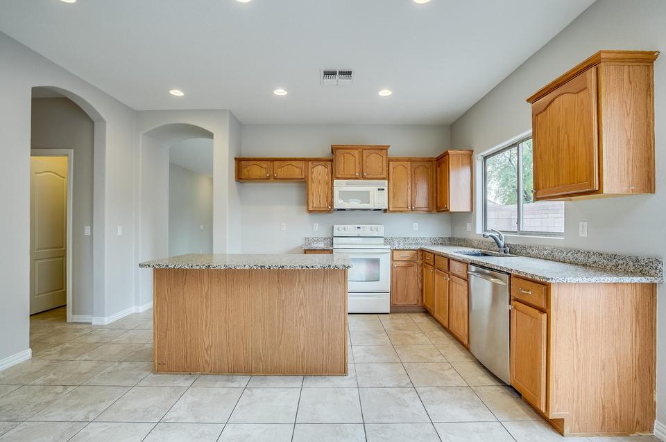  3610 S Springs Dr, Chandler, AZ 85286 photo 2