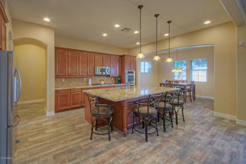 2814 E Branham Ln, Phoenix, AZ 85042 photo 11