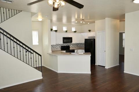449 N Alder Ct, Gilbert, AZ 85233 photo 3