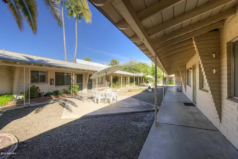 302 W Medlock Dr, Phoenix, AZ 85013 photo 2