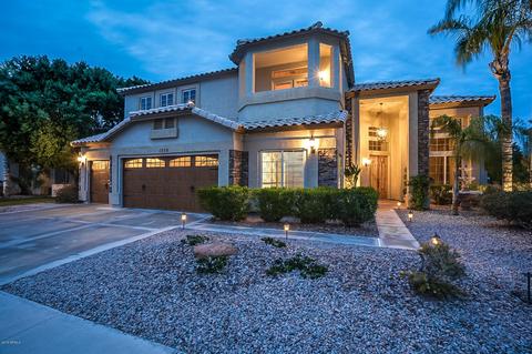 1236 W Edgewater Dr, Gilbert, AZ 85233 photo 1