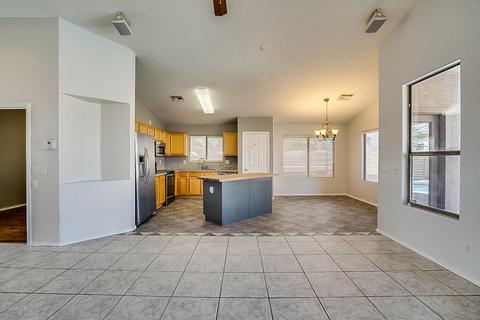 2710 E Branham Ln, Phoenix, AZ 85042 photo 2