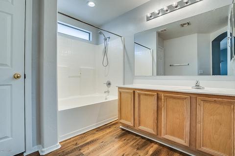 2710 E Branham Ln, Phoenix, AZ 85042 photo 3