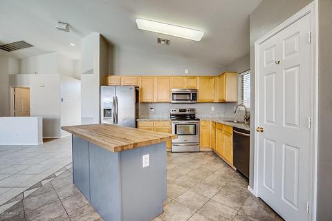 2710 E Branham Ln, Phoenix, AZ 85042 photo 5