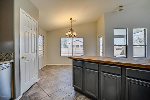 2710 E Branham Ln, Phoenix, AZ 85042 photo 7