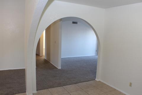 327 E Desert Ln, Gilbert, AZ 85234 photo 6