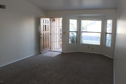 327 E Desert Ln, Gilbert, AZ 85234 photo 3