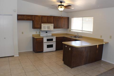 327 E Desert Ln, Gilbert, AZ 85234 photo 5