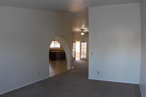 327 E Desert Ln, Gilbert, AZ 85234 photo 4