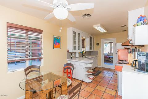 2924 E Pinchot Ave, Phoenix, AZ 85016 photo 8