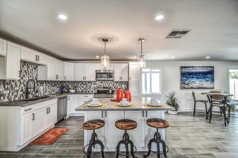 3702 E Winchcomb Dr, Phoenix, AZ 85032 photo 2