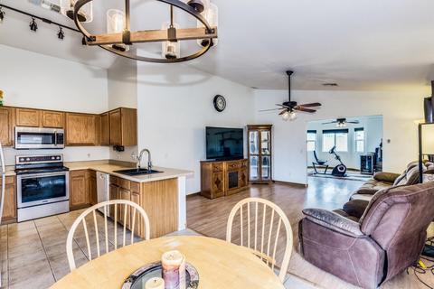 1076 E Yuma Ave, Apache Junction, AZ 85119 photo 2
