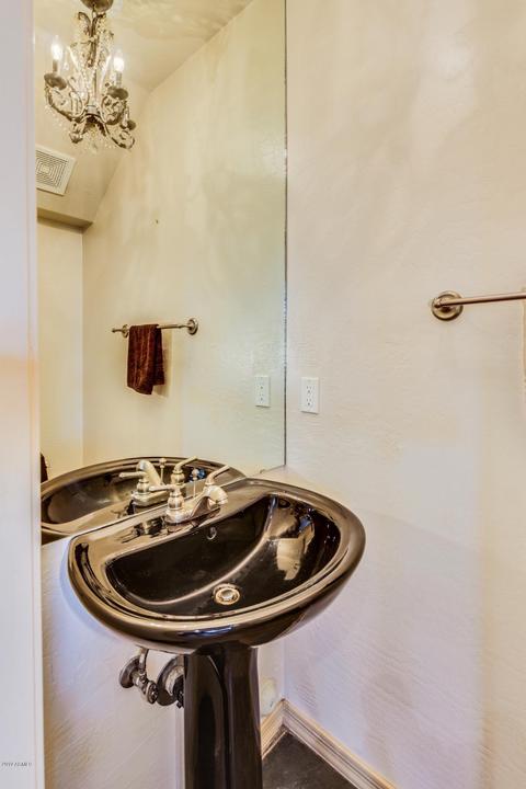2867 E Pinchot Ave, Phoenix, AZ 85016 photo 8