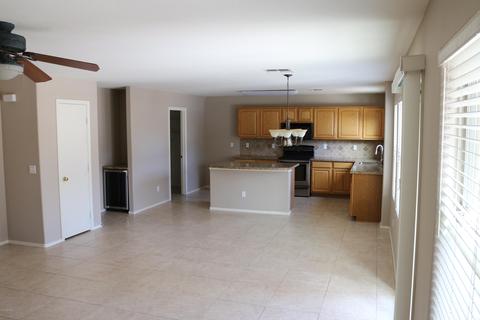1825 E Patrick Ln, Phoenix, AZ 85024 photo 4