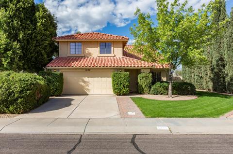1232 E Tremaine Ave, Gilbert, AZ 85234 photo 1