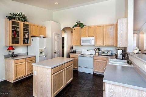 685 W Estrella Dr, Gilbert, AZ 85233 photo 4