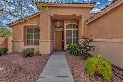 127 E Mesquite Ct, Gilbert, AZ 85296 photo 2