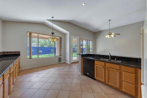 127 E Mesquite Ct, Gilbert, AZ 85296 photo 8
