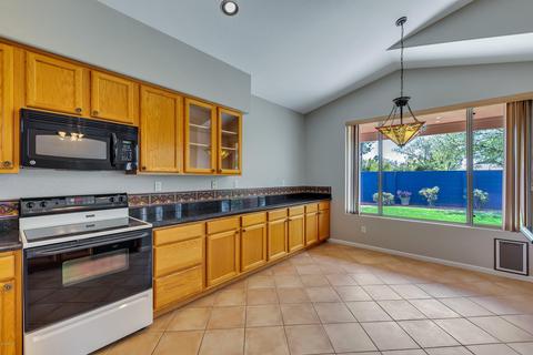 127 E Mesquite Ct, Gilbert, AZ 85296 photo 9