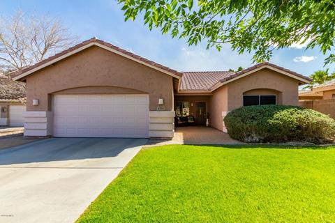 4751 E South Fork Dr, Phoenix, AZ 85044 photo 1
