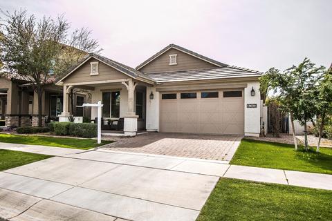 4049 E Amber Ln, Gilbert, AZ 85296 photo 2