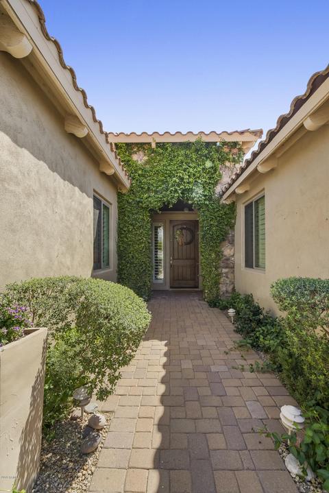 3929 E Herrera Dr, Phoenix, AZ 85050 photo 9