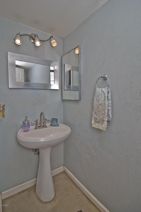 1025 E Highland Ave #39, Phoenix, AZ 85014 photo 17