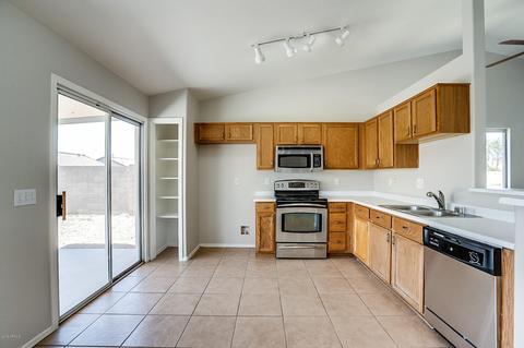 879 W 12th Ave, Apache Junction, AZ 85120 photo 2
