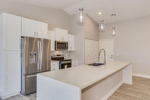 4002 E Taro Ln, Phoenix, AZ 85050 photo 8