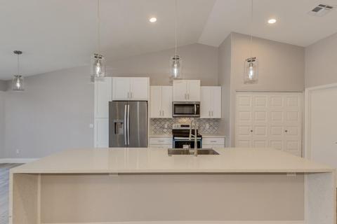 4002 E Taro Ln, Phoenix, AZ 85050 photo 6