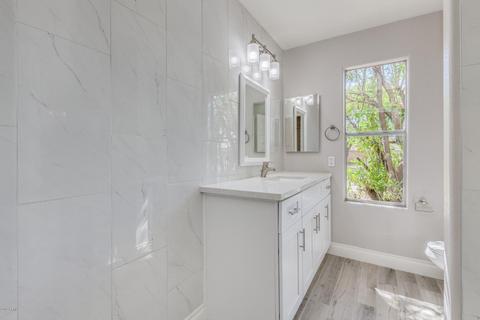 4002 E Taro Ln, Phoenix, AZ 85050 photo 13