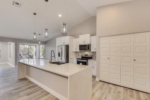 4002 E Taro Ln, Phoenix, AZ 85050 photo 7