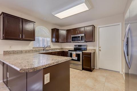 921 W Cantebria Dr, Gilbert, AZ 85233 photo 2