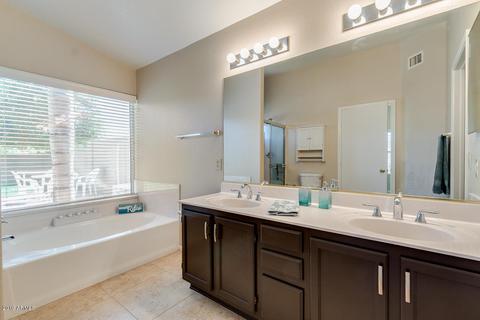 921 W Cantebria Dr, Gilbert, AZ 85233 photo 9