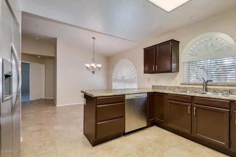 921 W Cantebria Dr, Gilbert, AZ 85233 photo 4